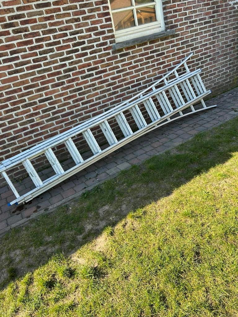 Solide ladder 3 delige 12 treden, Ophalen, Solide, Zo goed als nieuw, Ladder