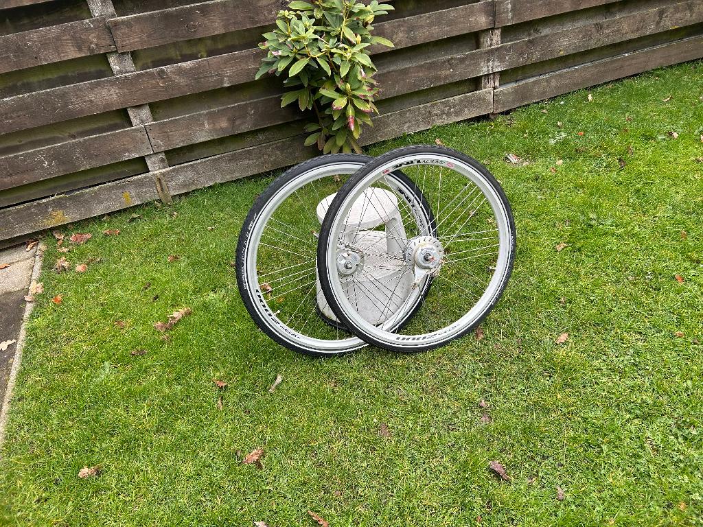 tk:Set Wielen 28 inch achterwiel 8 NEXUS versne. rollerbrake, Fietsen en Brommers, Fietsonderdelen, Wiel, Gebruikt, Shimano Nexus