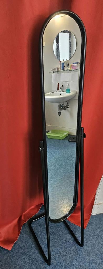 Miroir sur pied, Enlèvement