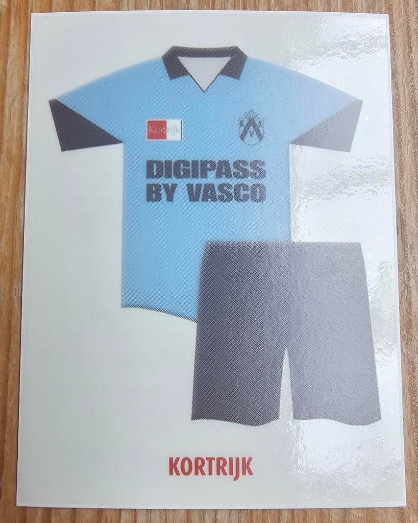 Panini Football 2010 #232 Out Shirt Kortrijk Football !, Enlèvement ou Envoi, Comme neuf, Autocollant