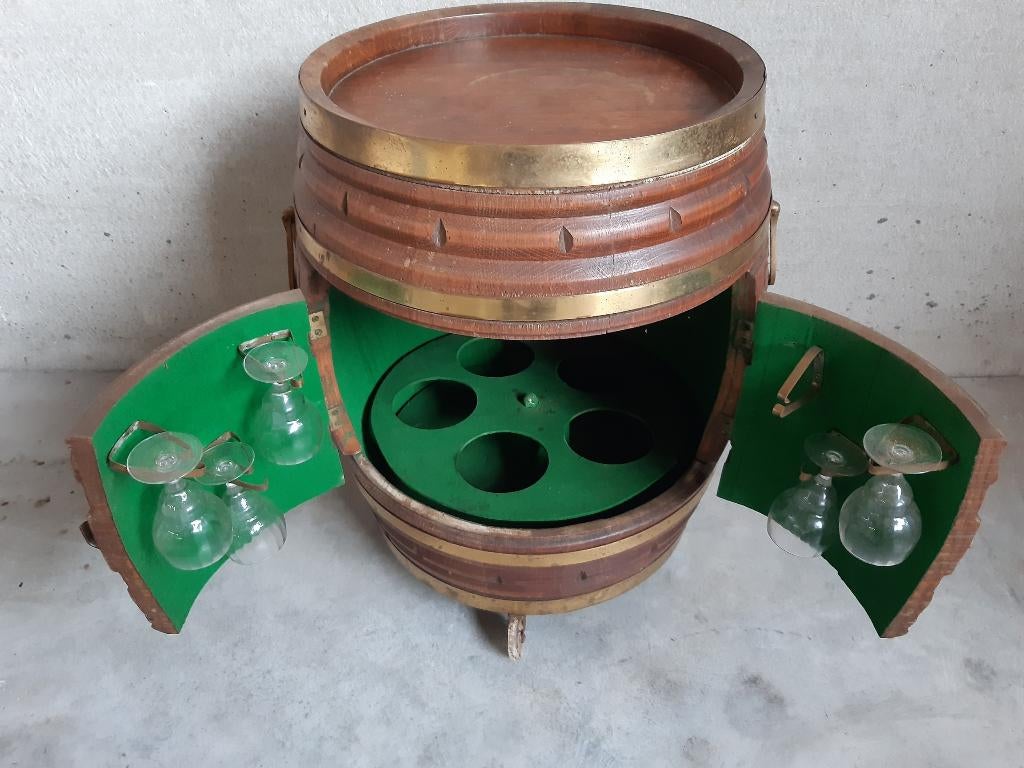 Tonneau à vin sur roulettes, transformé en meuble de bar, Enlèvement