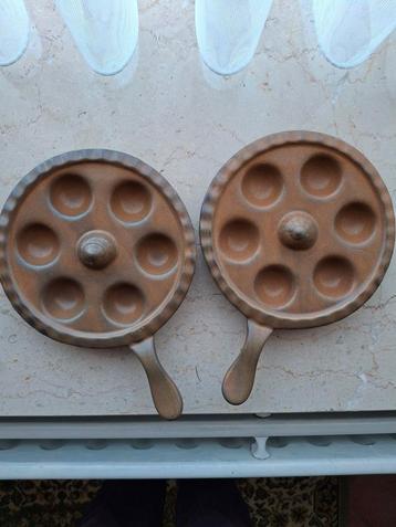 2 escargotsbordjes  beschikbaar voor biedingen