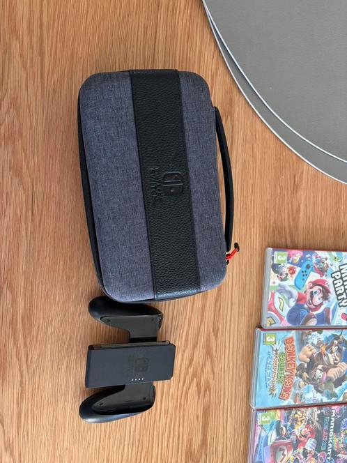 Nintendo Switch + 4 Spellen + Accessoires, Games en Spelcomputers, Spelcomputers | Nintendo Switch, Zo goed als nieuw, Ophalen