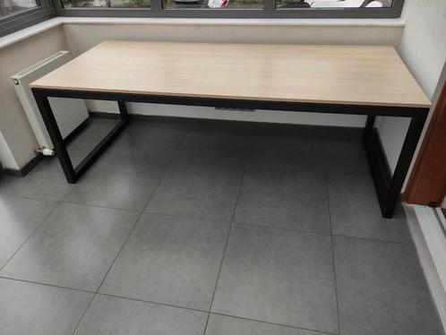 Industriële tafel gaat weg tegen elk aannemelijk bod., Huis en Inrichting, Tafels | Eettafels, Zo goed als nieuw, Ophalen