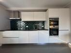 Moderne Mat Witte Keuken Composiet + Siemens + GEDEMONTEERD, Wit, Enkelwandige keuken, Ophalen of Verzenden, Greeploos