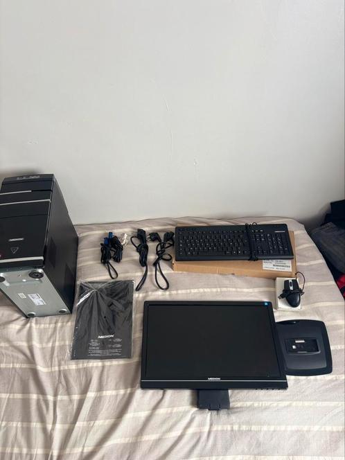 Medion pc en monitor, Computers en Software, Desktop Pc's, Zo goed als nieuw, 16 GB, Met monitor, Virtual Reality, Ophalen