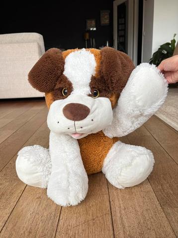 Chien en peluche beschikbaar voor biedingen