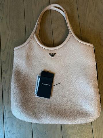 Emporio Armani schoudertas, leer in zeer goede staat.  beschikbaar voor biedingen
