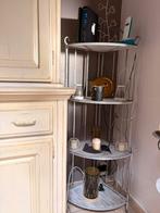 Étagère en fer forgé, Enlèvement