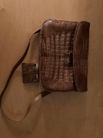 Vintage handtas te koop beschikbaar voor biedingen
