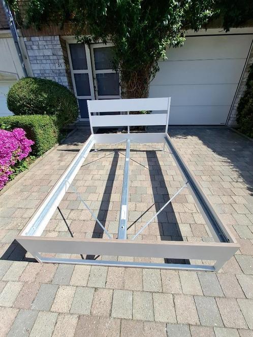 IKEA Trysil wit bedframe 140 x 200 cm, Huis en Inrichting, Slaapkamer | Bedden, Zo goed als nieuw, Tweepersoons, 140 cm, 200 cm