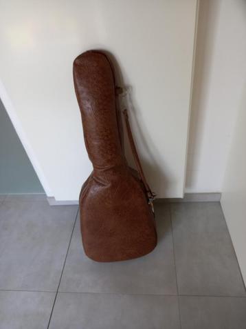 gitaar disponible aux enchères