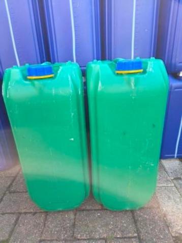 Groene bussen van 30 L ( Tonnen, Vaten ) beschikbaar voor biedingen