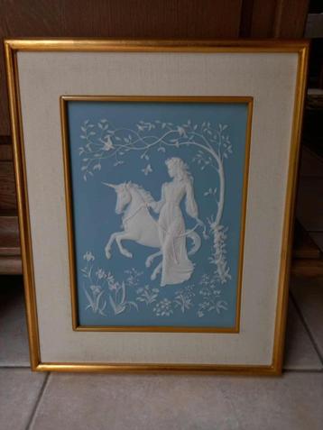 Cadre dame à la licorne en porcelaine de Parian  beschikbaar voor biedingen