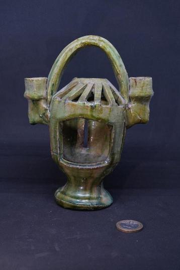 Antieke terracotta olielamp / kaarsenhouder beschikbaar voor biedingen