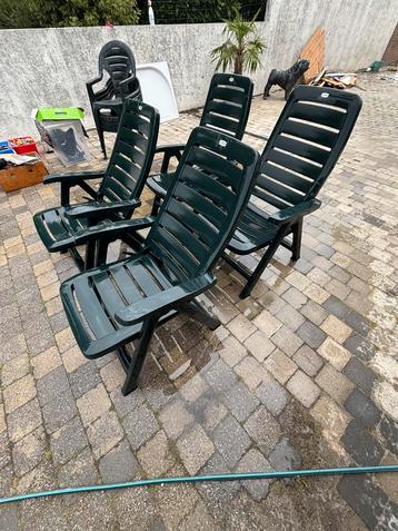 4 Lig stoelen beschikbaar voor biedingen