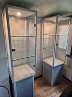 Vitrine met verlichting, Ophalen