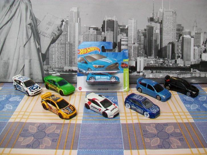 Ford Focus RS - Majorette Hot Wheels - Tuning - Rally WRC, Hobby en Vrije tijd, Modelauto's | Overige schalen, Zo goed als nieuw