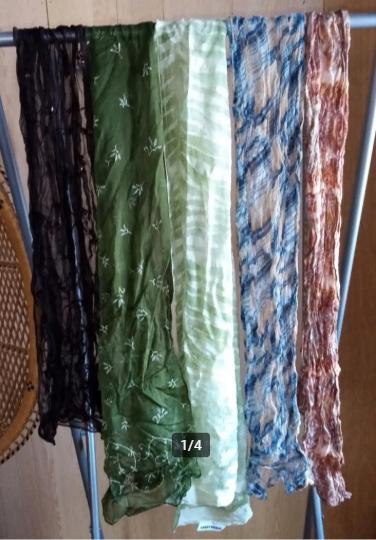 fijne sjaals voor dames/kinderen fijne, warme en brede 1€/st, Vêtements | Femmes, Bonnets, Écharpes & Gants, Porté, Écharpe, Enlèvement ou Envoi