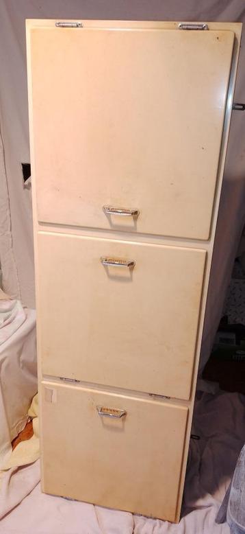 Vintage keukenkastje, hout beschikbaar voor biedingen