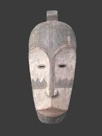 Délicat masque africain Fang du Gabon, Envoi