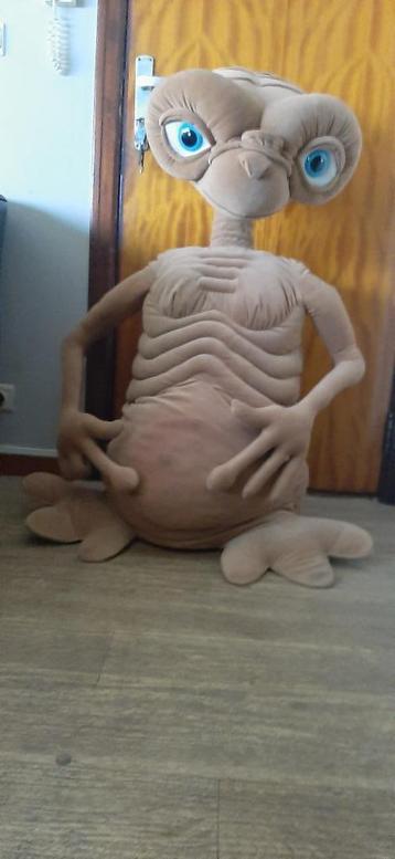 Levensgrote E.T. knuffel beschikbaar voor biedingen