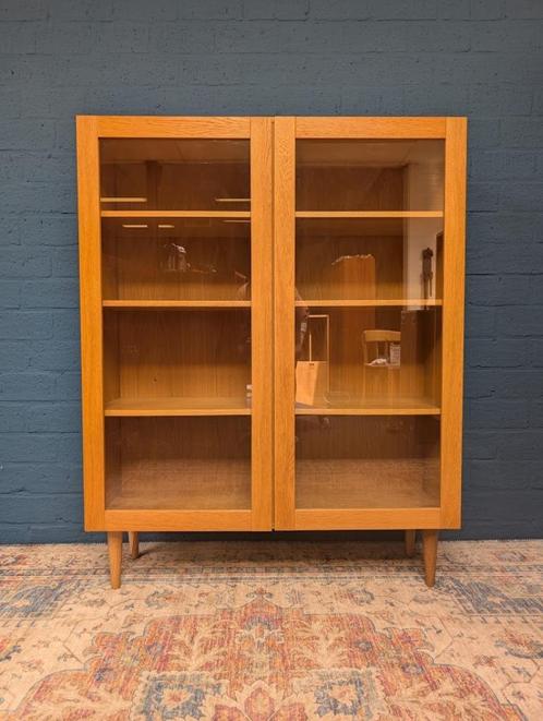 Vintage eiken vitrinekast, Deens design, Verzamelen, Retro, Huis en Inrichting, Ophalen