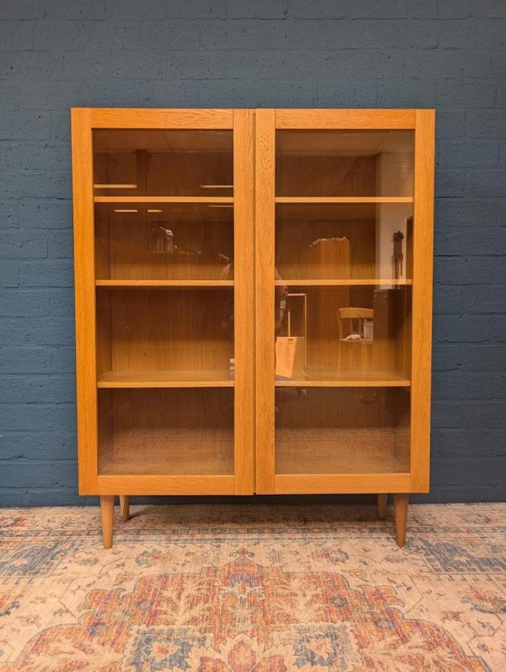 Vintage eiken vitrinekast, Deens design, Verzamelen, Retro, Huis en Inrichting, Ophalen