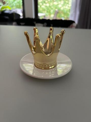 Klein schaaltje met kroontje huisdecoratie beschikbaar voor biedingen
