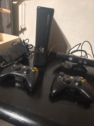 Xbox 360 + Kinect, Enlèvement ou Envoi, Utilisé, Avec 2 manettes, Avec jeux