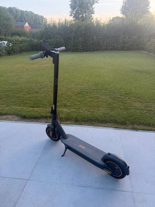 Trotinette electrique segway ninebot G30 Max, Fietsen en Brommers, Steps, Zo goed als nieuw, Ophalen of Verzenden