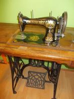Antieke originele Naumann naaimachine met tafel en cover, Antiek en Kunst, Ophalen