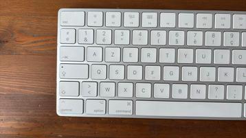 Apple wit AZERTY keyboard  beschikbaar voor biedingen