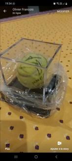 Balle de tennis signée par Djokovic, Sport en Fitness, Tennis, Ballen, Gebruikt, Ophalen of Verzenden