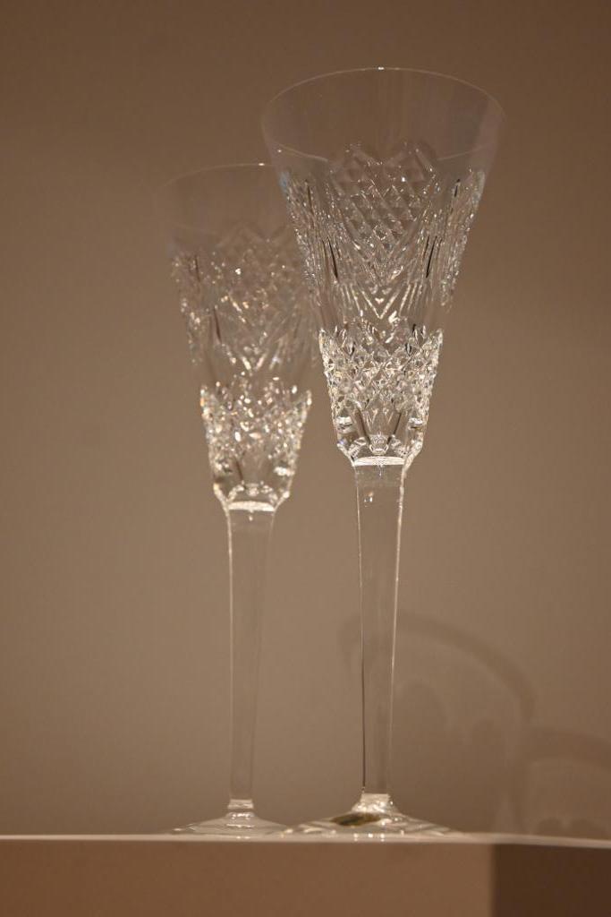 WATERFORD crystal champagne flutes - love edition (set of 2), Antiek en Kunst, Antiek | Glaswerk en Kristal, Ophalen of Verzenden