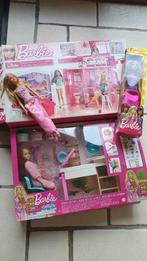 LOT BARBIE:MAISON PLIABLE/SALON de SPA/POUPEES/ACCESSOIRES, Enlèvement ou Envoi, Comme neuf, Maison de poupées