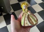 Figurine en porcelaine vintage Fille avec robe jaune et cerc, Enlèvement ou Envoi