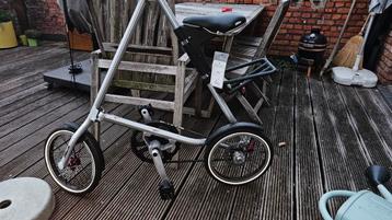 Design Plooifiets Strida met riemaandrijving en schijfremmen beschikbaar voor biedingen