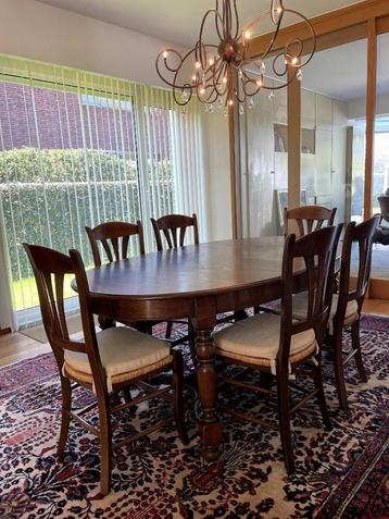 Set tafel met 6 stoelen  beschikbaar voor biedingen