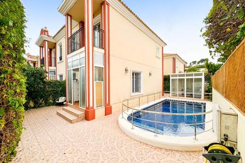 Mediterrane twee-onder-een-kap Villa gesitueerd op 800 meter, Immo, Buitenland, Spanje, Woonhuis