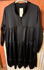 Nieuwe zwarte glanzende jurk van Kosto Fashion., Nieuw, Kosto Fashion, Ophalen of Verzenden, Jurk