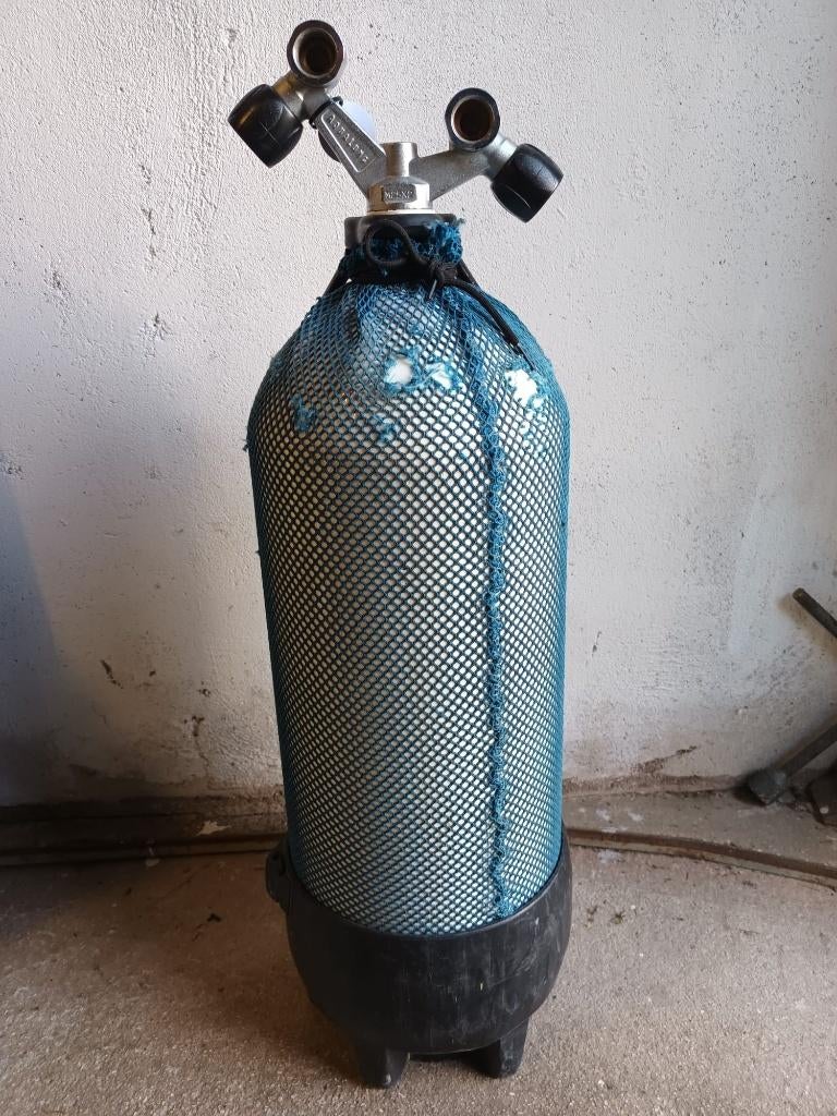 Bouteille de plongée 13.5 litres 232 bars 2 sorties, Sports nautiques & Bateaux, Plongée, Utilisé, Bouteille de plongée, Enlèvement