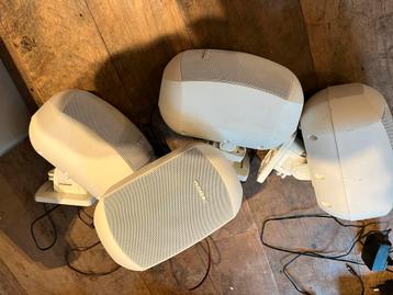 Apart hang luidsprekers beschikbaar voor biedingen