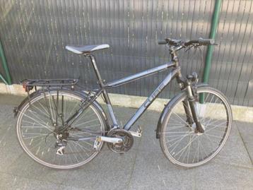 Cube sportieve fiets 18 versnellingen beschikbaar voor biedingen