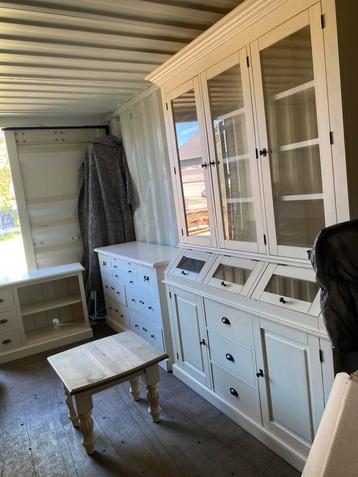 Complete landelijke eetkamer beschikbaar voor biedingen