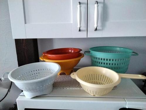 16cm, 23cm, 24cm, 26 en 27cm plastic vergieten, Huis en Inrichting, Keuken | Tupperware, Zo goed als nieuw, Overige typen, Geel