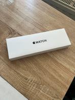Apple Watch SE 2024 44 mm, Handtassen en Accessoires, Smartwatches, Zwart, Apple Watch, IOS, Nieuw