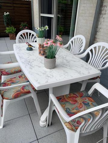 Tuinset tafel en 6 stoelen in nieuwstaat zie foto’s! beschikbaar voor biedingen