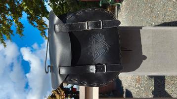 Leren motorzak met print – Louis Leather beschikbaar voor biedingen