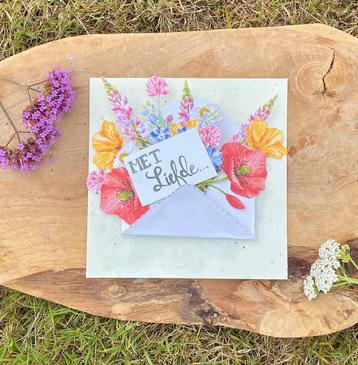 Handgemaakte wenskaart – bloemen & boodschap “Met Liefde” beschikbaar voor biedingen